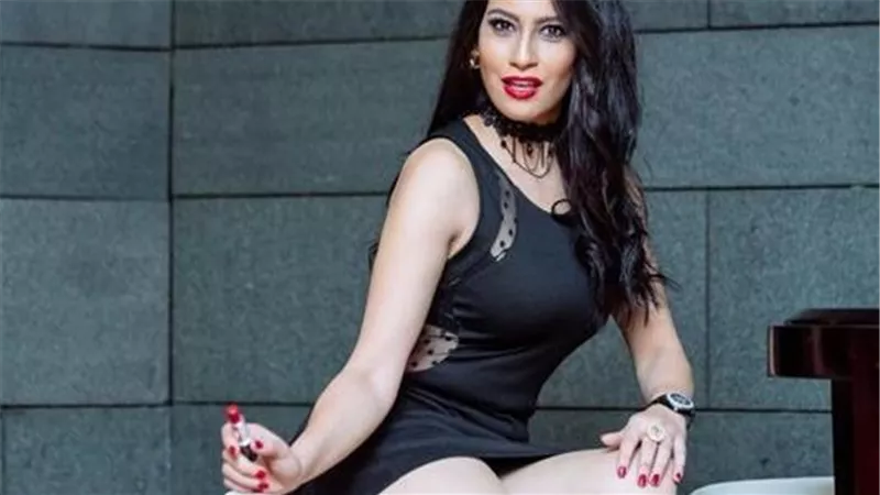 قالولي جميلة وبنخاف على أزواجنا منك.. فنانة تونسية تعرضت للاعتداء من مصريات| شاهد