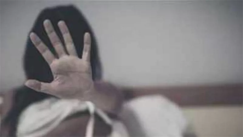 مش نساء وتوليد.. مفاجأة كبرى بشأن تخصص الطبيب عنتيل الصعيد 