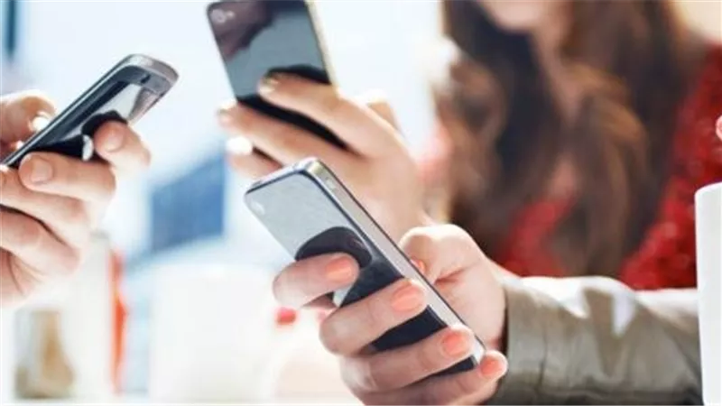 كارثة.. استخدام المحمول لمدة 17 دقيقة يوميا يصيبك بمرض خطير