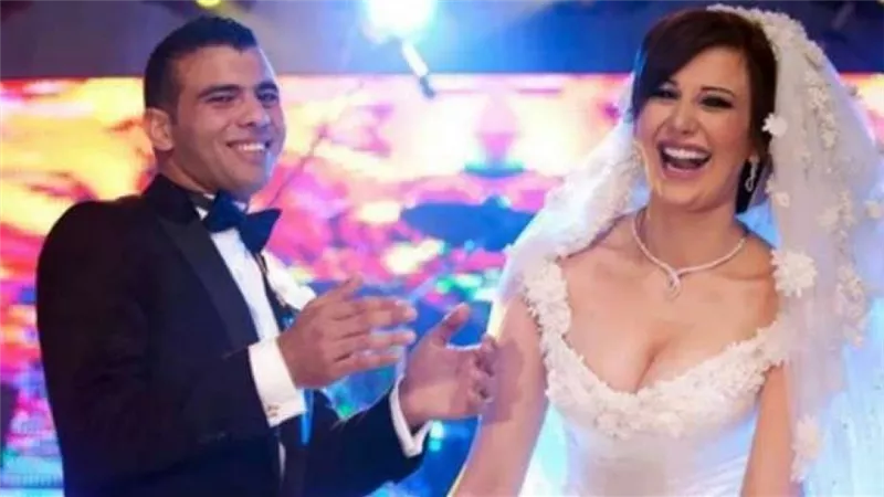 زوجة عماد متعب تثير الجدل على السوشيال ميديا.. والسبب فستان مكشوف| شاهد  