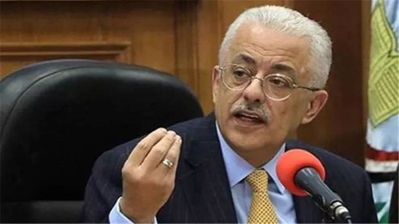 بعد سؤال مفاجئ على الهواء.. رد غير متوقع من وزير التعليم على «جمع كلمة حليب» | شاهد