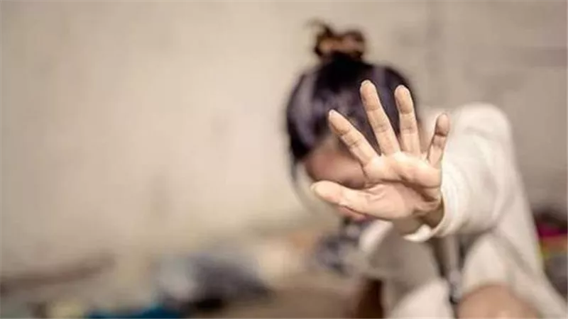 احتضنها من الخلف فطعنته.. تفاصيل مثيرة في تحرش عامل غاز بسيدة في الدقهلية 