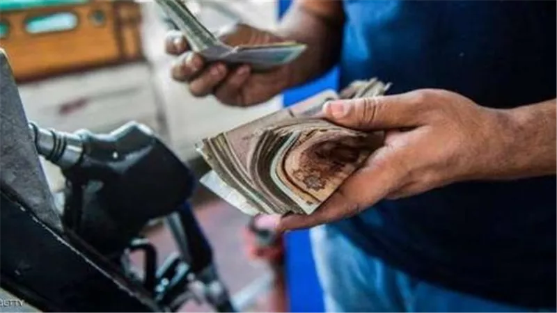 انخفاض أسعار السيارات والبنزين.. البرلمان يزف بشرى سارة بعد توجيهات السيسي