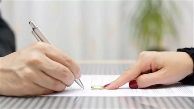 مش عايز يقولي بيقبض كام في الشهر.. أغرب قصة طلاق 
