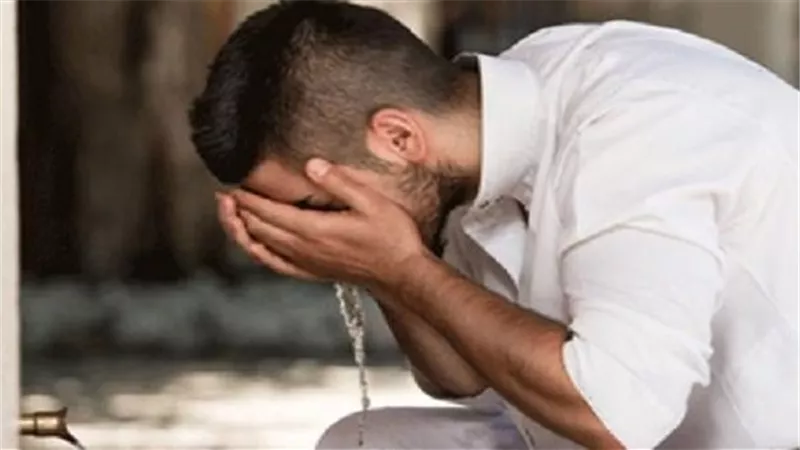 الإفتاء تحسم الأمر..حكم خروج الهواء من الفرج أثناء الصلاة أو الوضوء| شاهد 