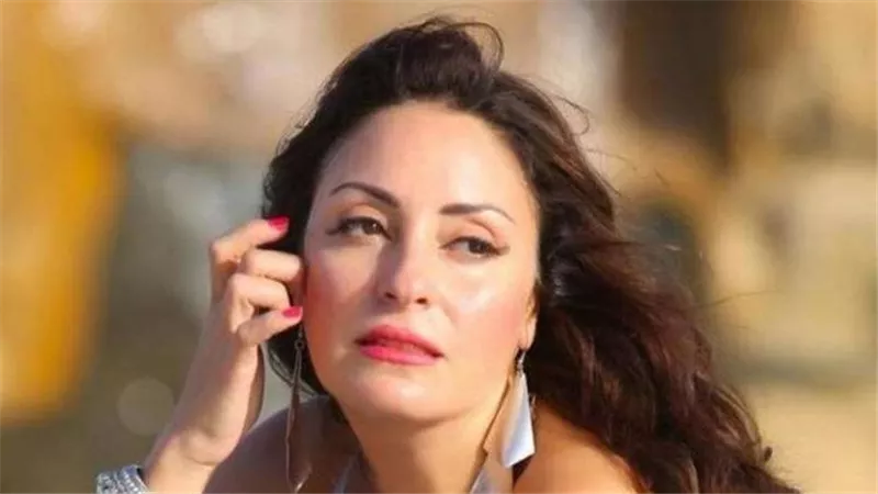 ظهرت شبه عارية.. القصة الكاملة للهجوم على نيرمين الفقي | شاهد