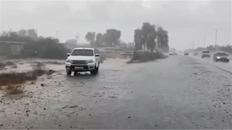 للتغلب على درجة حرارة 50 مئوية.. الإمارات تصنع أمطارًا مزيفة بتكلفة 15 مليون دولار| شاهد 