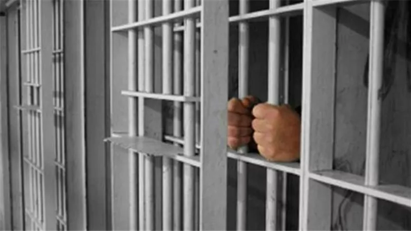 لن تتخيلها.. 5 أفعال تعرضك للسجن وغرامات كبيرة دون أن تدرك