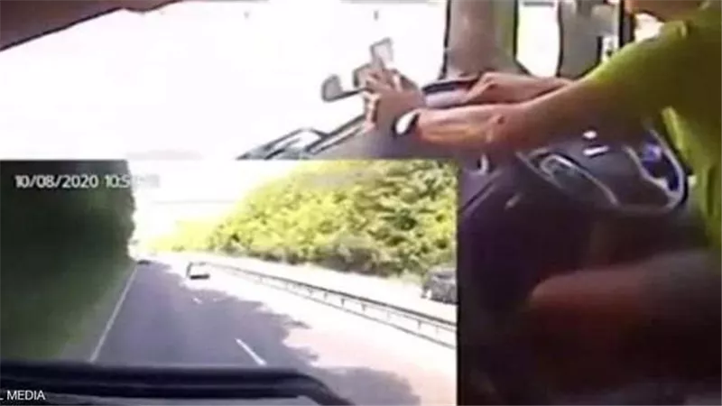 احذر خطر الموت.. كوارث الانشغال بالهاتف أثناء القيادة| شاهد 