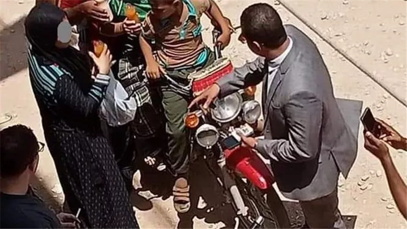 قلبها حجر..تفاصيل صادمة في تمثيل جريمة قتل أم لأبنائها بمشاركة عشيقها بقنا