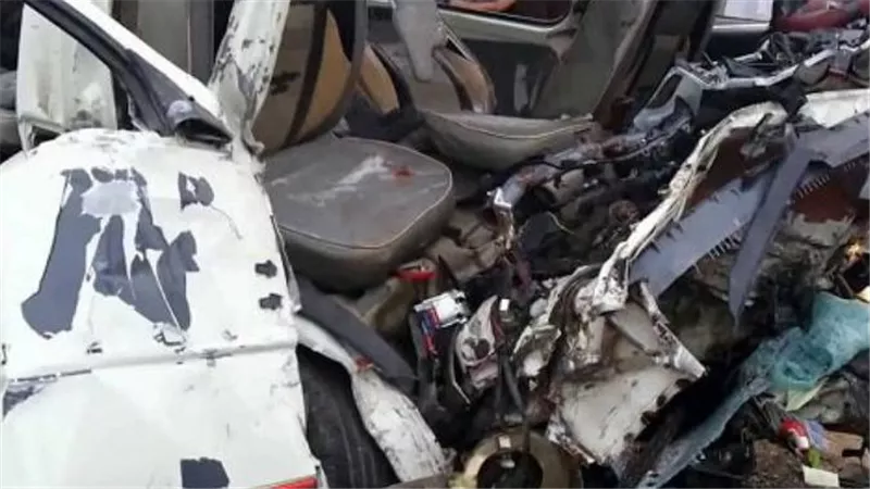 الزفة اتحولت لـ جنازة.. مصرع شخصين واصابة 2 في تصادم بسور فيلا 