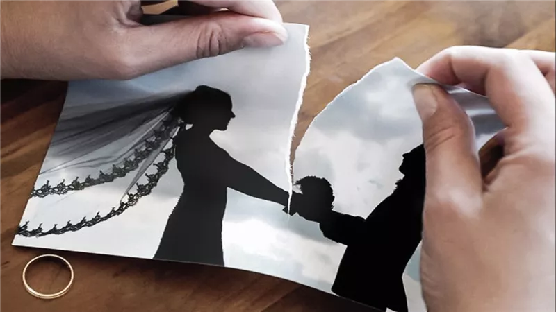بيعد المناديل والأكل في الثلاجة.. «لبنى» تقيم أغرب دعوى طلاق 