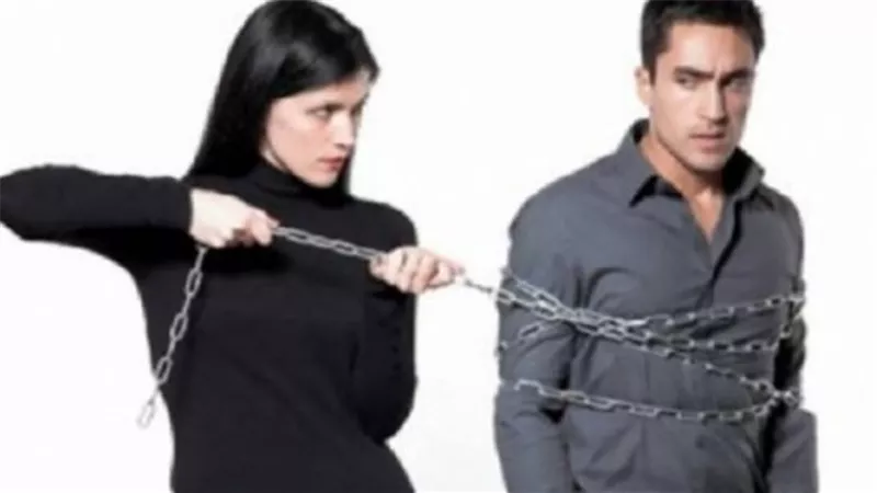 أكلته زيت خروع.. أخبرها بنيته الزواج من أخرى فانتقمت منه بطريقة غير متوقعة| شاهد 