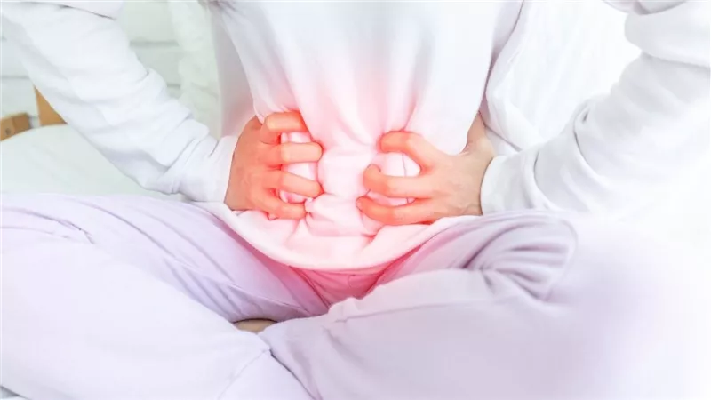 اذهبي للطبيب فورا.. 7 علامات تشير إلى إصابتك بـ«الرحم المائل» 
