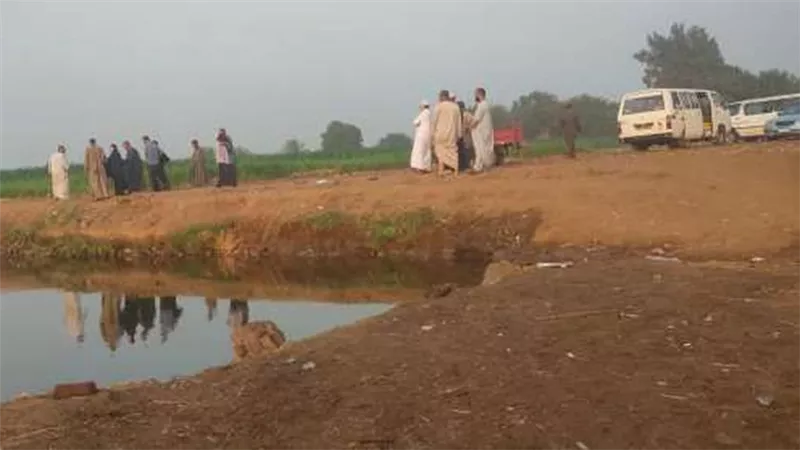 الأب لا يجيد السباحة وجازف بحياته لإنقاذ ابنته فغرقا معا.. وشقيقته تصرخ 