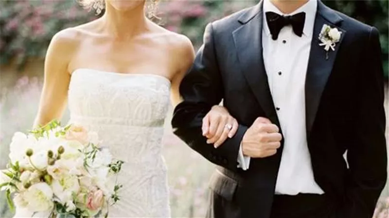 الإكس اتهورت والمسكين وافق.. قصة فتاة أجبرت حبيبها السابق على الزواج منها يوم زفافه