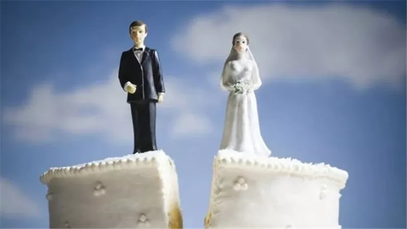 بعد الزواج بساعتين.. شاب يفر هاربًا ويترك رسالة غامضة 