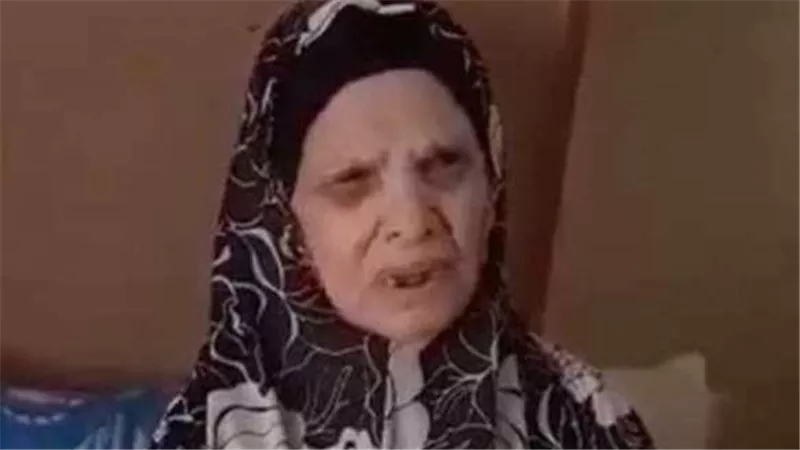 أول تعليق من الإفتاء.. تفاصيل صادمة في احتجاز ابن عاق والدته وبيع ملابسها وطردها | فيديو