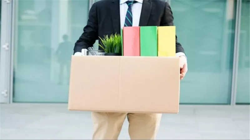احذر عقوبة الموظف متعاطي المخدرات بالقانون الجديد.. وقف عن العمل وخصم نصف الأجر