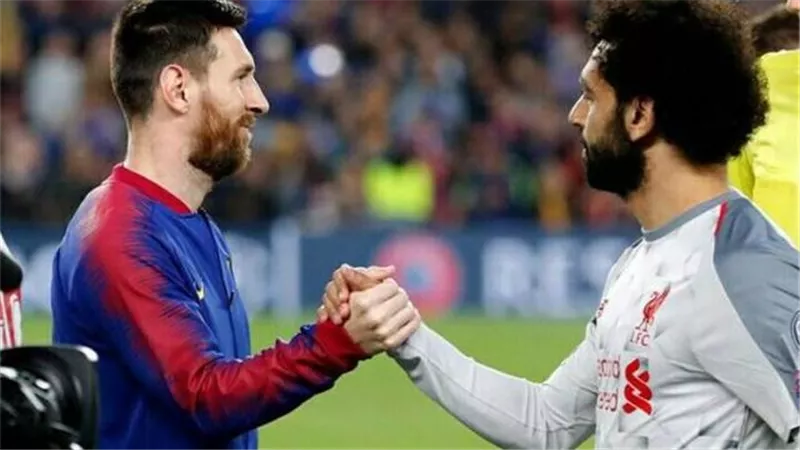 بعد رحيله عن برشلونة.. ميسي يهدد حلم محمد صلاح