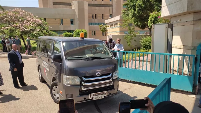بكاء وانهيار..لحظة خروج جثمان الفنانة دلال عبد العزيز من مستشفى زايد |فيديو