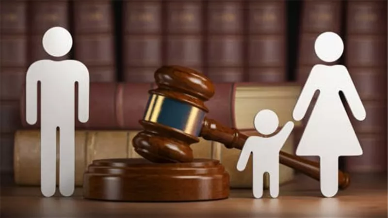 استغل وفاته ثم أنكر..إثبات زواج رجل أعمال شهير من ابنة صديقه بعد ولادة طفلتهما بـ3 سنوات