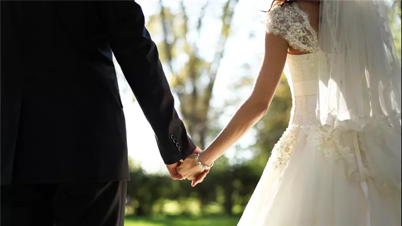 بشرى للمقبلين على الزواج.. كيف تحصل على مبلغ مالي كبير من معاش الوالد؟