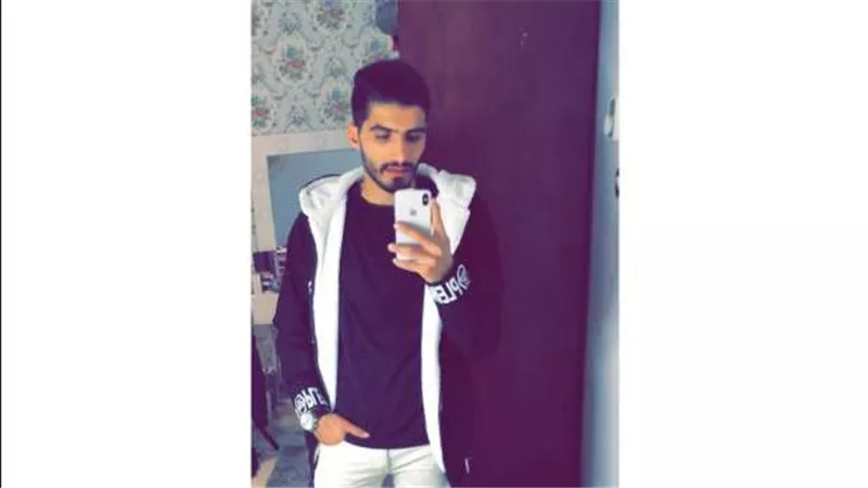 غرق وهو بيصيف.. حكاية شاب توفى في رحلة للسخنة وعزاه تحول إلى فرح| شاهد 