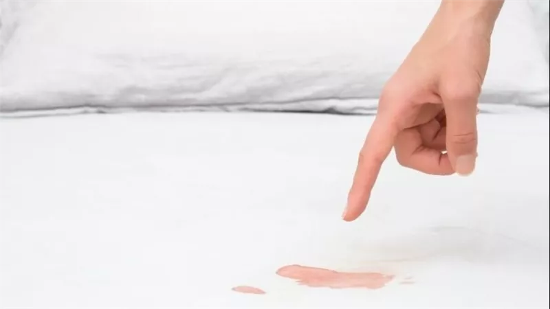 الإفتاء تحسم الجدل.. هل يجب تغيير الملابس أو الفرش بعد انتهاء فترة الحيض؟| شاهد 