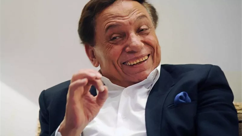 هل خضع للعزل الإجباري ؟.. ما حقيقة الحالة الصحية لـ عادل إمام
