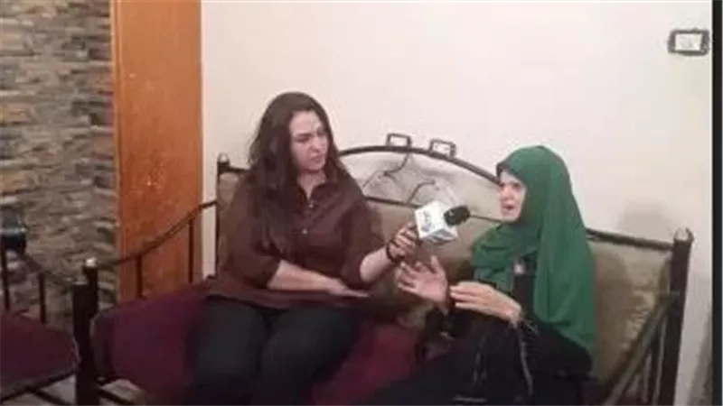 خطفني وقالي هتموت هنا.. ابن يعذب أمه ويطردها للاستيلاء على ممتلكاتها | فيديو