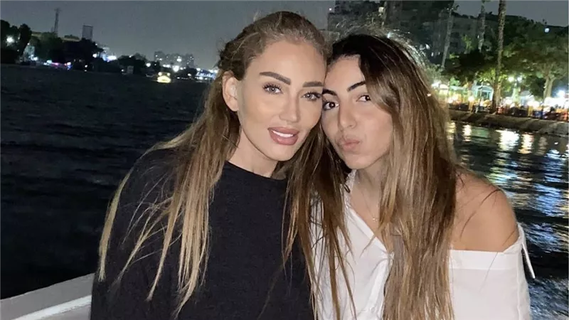 آسفة على كل لحظة ألم.. فوتوسيشن ودعم ودموع حكاية ريهام سعيد مع ابنتها «أمينة»| شاهد 