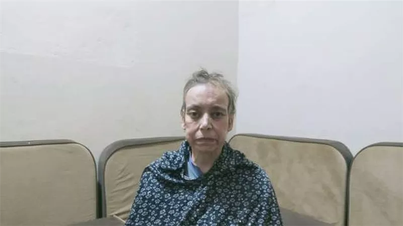 الإبن الجاحد..حلق شعر أمه وربطها في السرير والسبب صادم