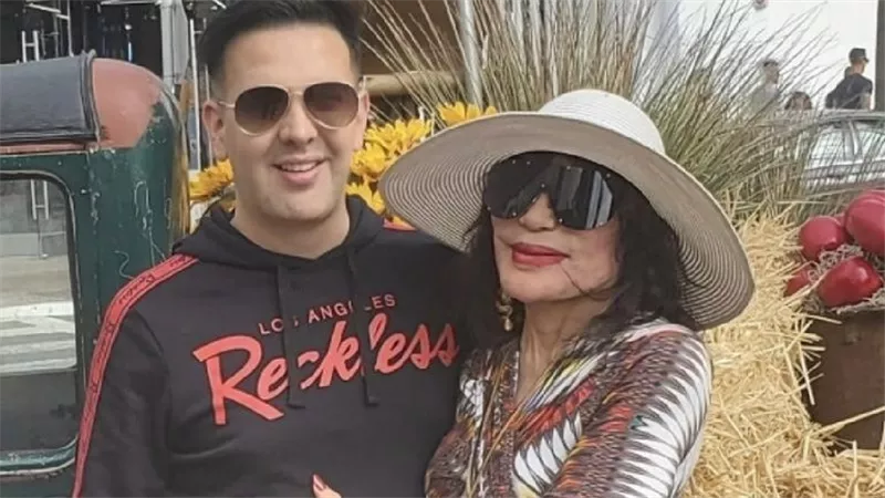 حامل في الـ68 وزوجها 29 عاما.. ممثلة تقترب من جينيس لأكبر امرأة معمرة تنجب | شاهد
