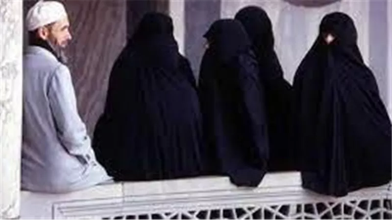 العروسة اللي هتوافق هتاخد عسل وبلح.. حكاية أغرب مبادرة لتقبل السيدات لتعدد الزوجات