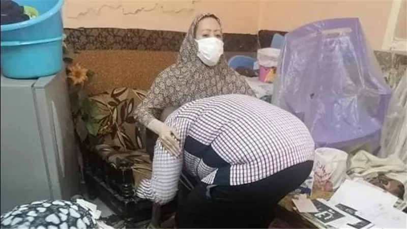 ملهمش حد غيري يخدمهم.. «أحمد» هجرته زوجته بسبب والدته وشقيقته القعيدتين| شاهد 