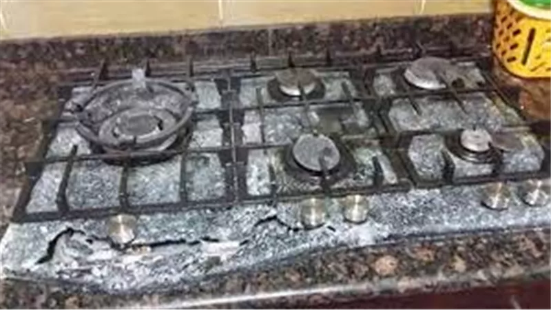 تجنبي حدوثها.. أخطاء قد تؤدي إلى انفجار زجاج فرن البوتجاز بشكل مفاجئ