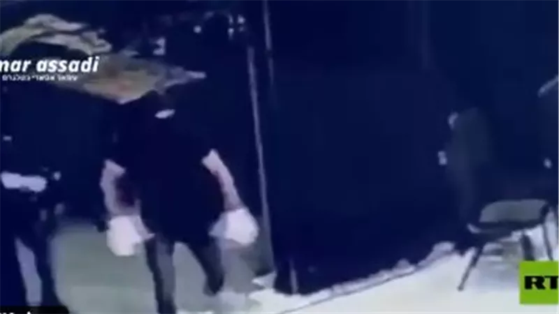 إصابة والد العريس.. لحظة السطو المسلح على قاعة زفاف لسرقة نقوط عرس| شاهد