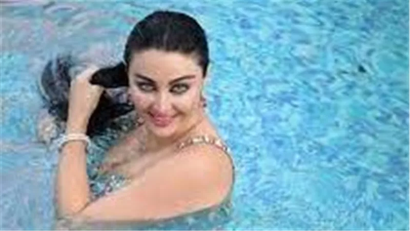 فضيحة.. صافيناز تثير الجدل بفيديو في حمام السباحة | شاهد