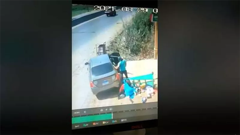 لقطات صادمة.. لحظة خطف طفل وسحل سيدة حاولت إنقاذه بالغربية | فيديو