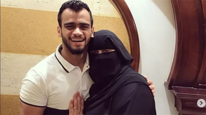 تصل إلى مليون جنيه.. هل ترث والدة مصطفى حفناوي أرباحه من «انستجرام» بعد وفاته؟