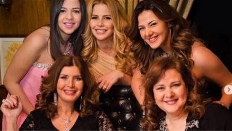 ابنة ميرفت أمين عن حالة والدتها بعد وفاة دلال عبد العزيز: «محطمة»