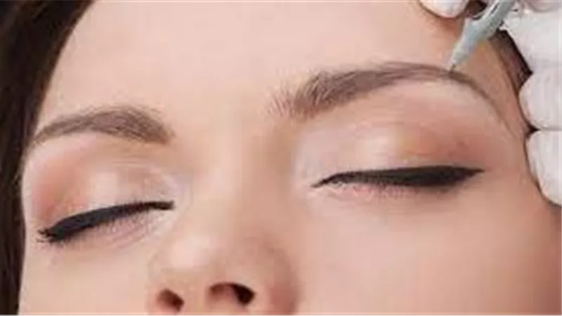 الإفتاء توضح.. ما حكم عمليات تجميل رفع الحواجب؟ 