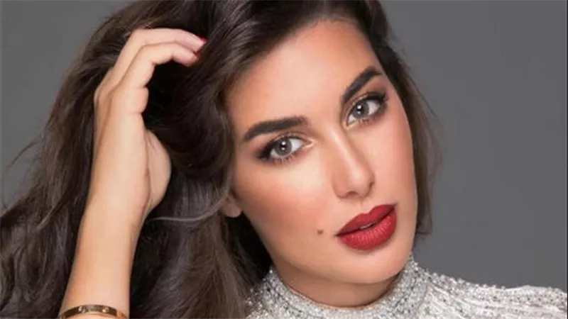 مجوهرات ونظارة بآلاف الجنيهات.. ياسمين صبري تستعرض إطلالتها في إيطاليا| شاهد 