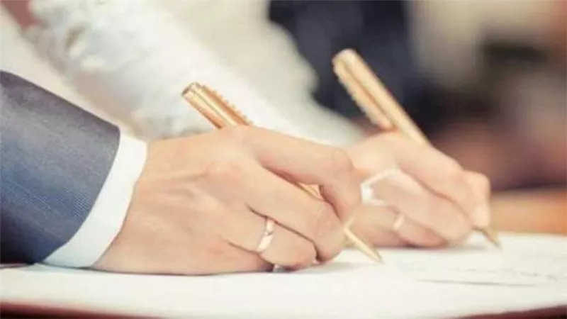 زواج مزيف وتهرب زوجها من نسب طفلته.. تفاصيل مؤلمة عن مأساة بدور ضحية تاجر الهرم