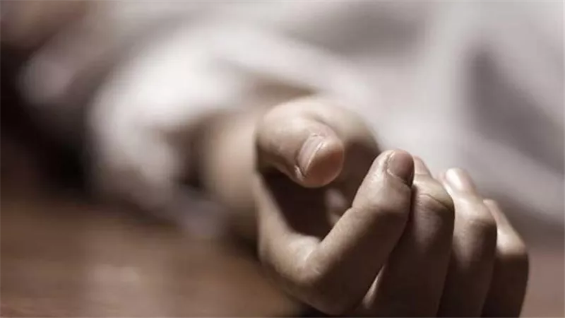 جريمة بشعة.. شاب يقتل شقيقته بطريقة وحشية بعد وصول الشرطة