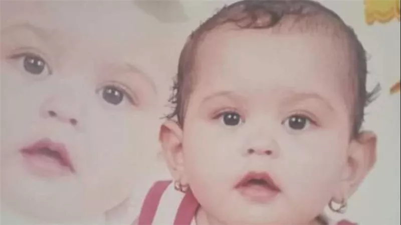حط السم في «الببرونة» وعرضها للبيع.. تفاصيل صادمة في مقتل «أحباب» على يد والدها| شاهد 