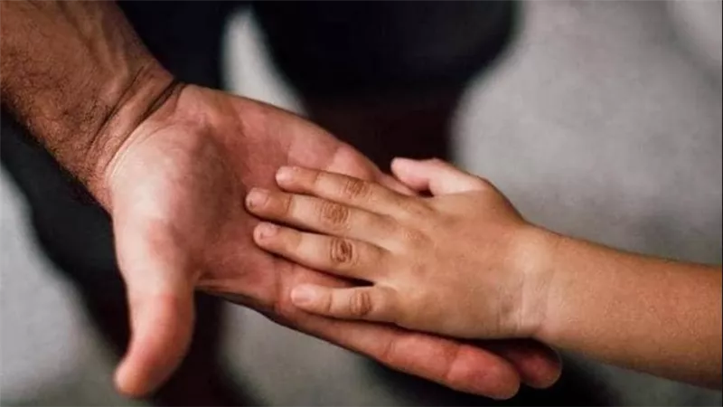 خطف الشيطان قلبه.. ما حكم مقاطعة الأم لابنها صاحب السلوك السيئ؟