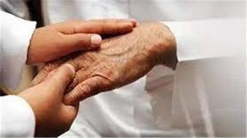 حكم سماح الزوجة لأولادها بزيارة أهلها على غير رغبة أبيهم.. خلى بالك حتى لا تقعي في إثم| شاهد 