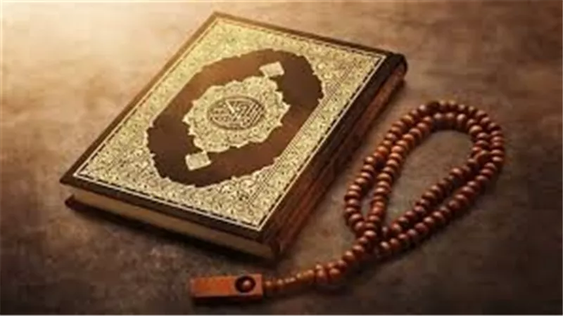 الإفتاء توضح..هل قراءة القرآن أفضل أم الصلاة على رسول الله ؟